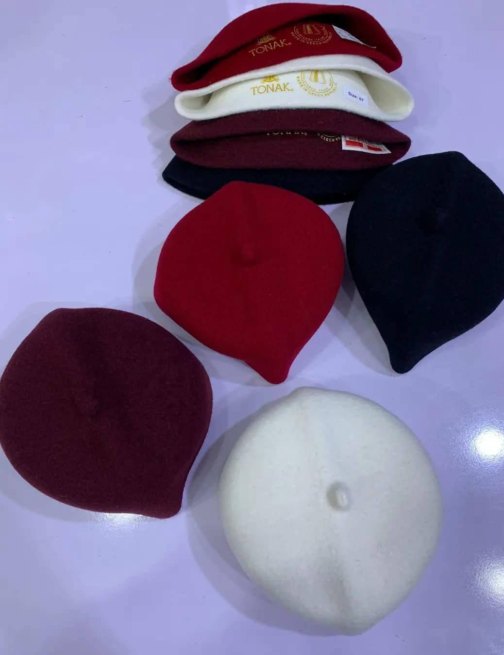 Red Classic Cap – Stylish & Comfortable — image 1