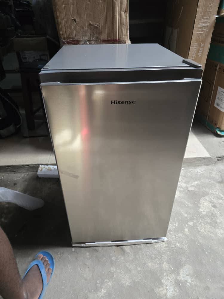 Hisense Compact Student Refrigerator – Affordable Mini Fridge for Students — image 1